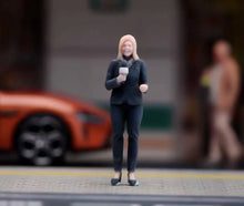 Load image into Gallery viewer, 1:64 Painted Figure Model Miniature Resin Diorama street interview Host Camera
