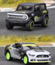 Load image into Gallery viewer, Maisto 1:64 2021 Bronco SUV Trailer 2015 Mustang GT Haulers Model Metal Car
