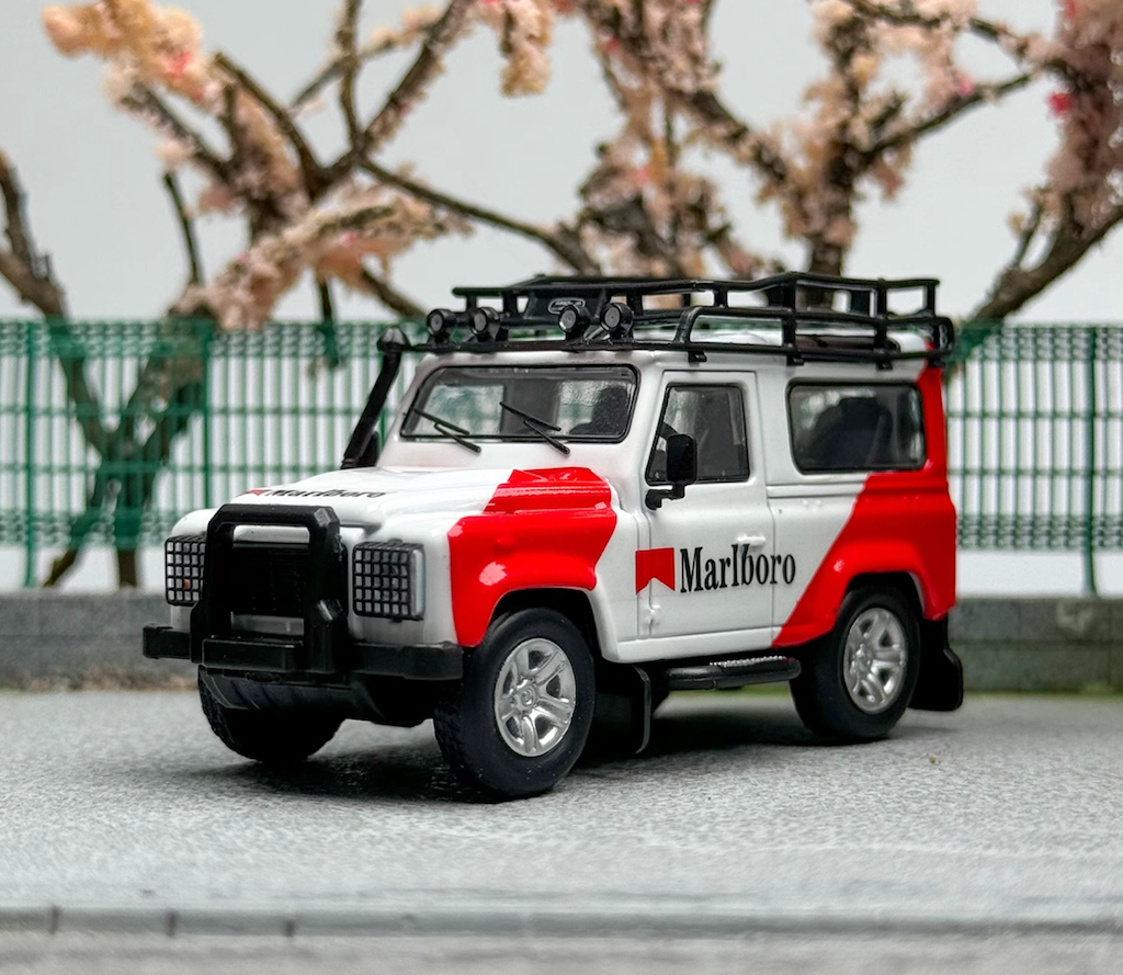 Master 1:64 White Defender 90 ORV SUV Sports Model Diecast Metal Car New Collection