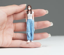 Load image into Gallery viewer, 1:24 Painted Figure Model Miniature Resin Diorama Casual Lady With Mask Girl
