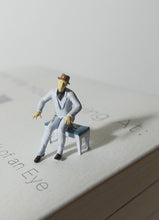 Load image into Gallery viewer, 1:64 Painted Figure Model Miniature Resin Diorama Sand Jazz Band Music Singer
