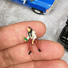 Load image into Gallery viewer, 1:64 Painted Figure Mini Model Miniature Resin Diorama Cheers Chat Drinking Man
