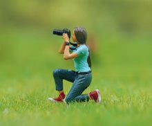 Load image into Gallery viewer, 1:64 Painted Figure Model Miniature Resin Diorama Backpaker Photographer Camera Collection
