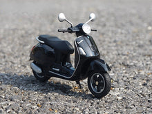 Load image into Gallery viewer, WELLY 1:18 2017 GTS 125CC Sports Classic Model Diecast Metal Motorcycle
