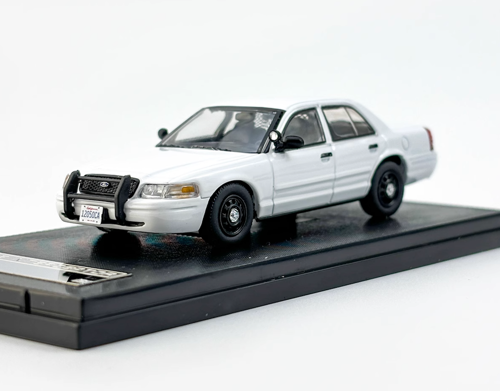 Rollin 1:64 White CV CROWN VICTORIA Police Model Diecast Metal Car New Collection