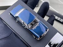 Load image into Gallery viewer, Maxwell 1:64 Blue W114 200 Strich 8 Classic Sedan Model Diecast Metal Car New Collection
