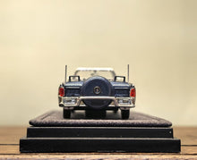 Load image into Gallery viewer, GOC 1:64 HEC Blue Continental X100 Luxury Limousine Model Diecast Metal Car
