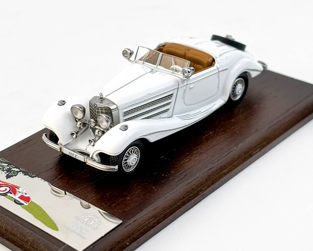 Liberty 1:64 White 500K Vintage Convertible Sports Model Diecast Metal Car New Collection