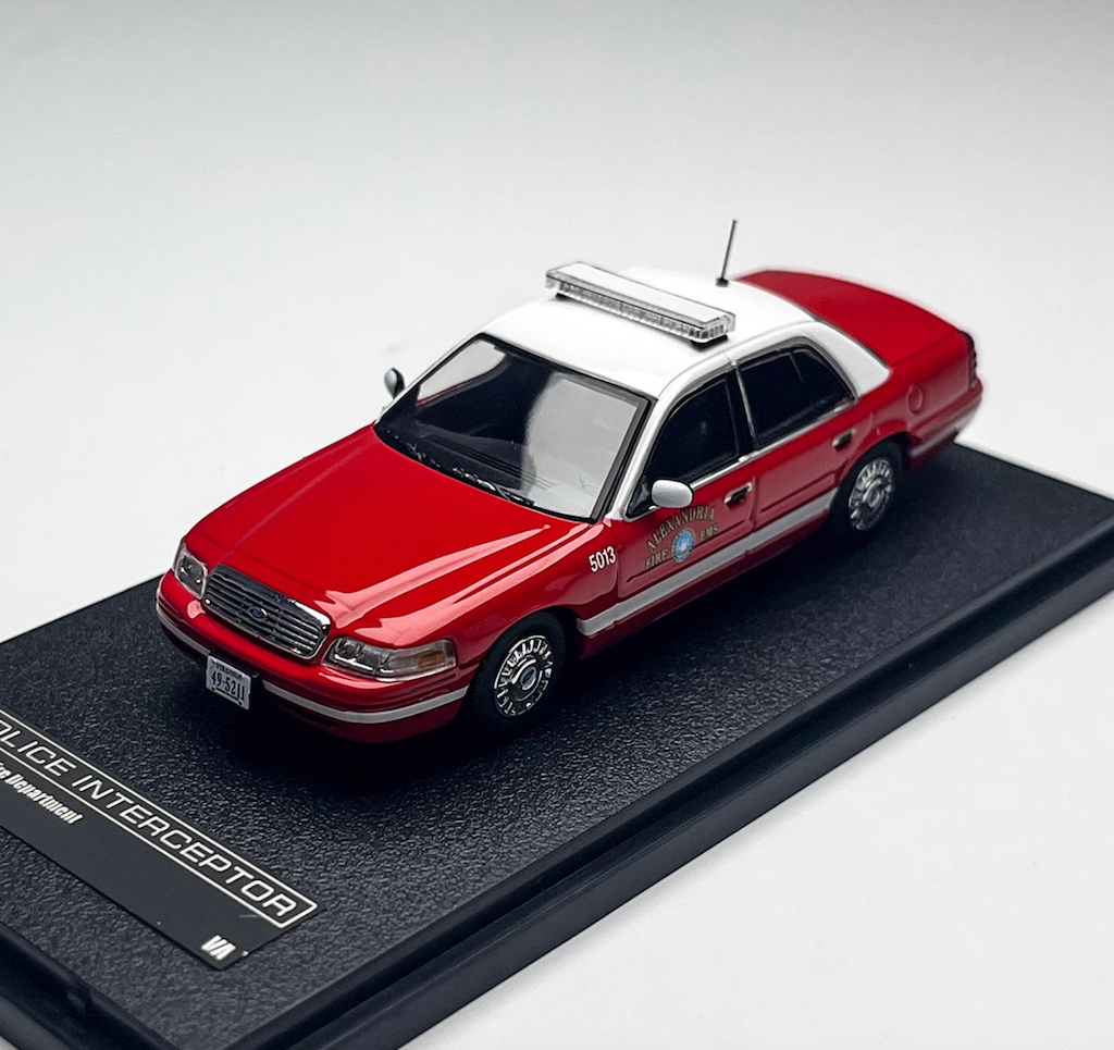 Rollin 1:64 Red Alexandria Fire EMS CROWN VICTORIA Model Diecast Metal Car New Collection