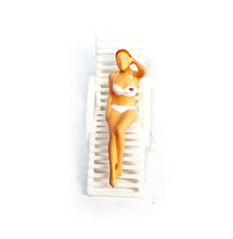 Load image into Gallery viewer, 1:64 Painted Figure Mini Model Miniature Resin Diorama Beach Vacation Couple Wh
