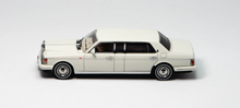 Load image into Gallery viewer, GFCC 1:64 White 1998 Silver Spur Park Ward Luxury Model Diecast Metal Car New Collection
