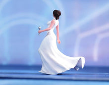 Load image into Gallery viewer, 1:24 Painted Figure Mini Model Miniature Resin Diorama Sand Artist Singer Lady
