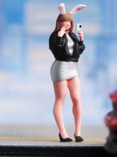 Load image into Gallery viewer, 1:64 Painted Figure Model Miniature Resin Diorama Sand Selfie Pretty Girl Lady
