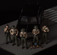 Load image into Gallery viewer, 1:64 Painted Figure Model Miniature Resin Diorama Toy Sand Policeman Police Man
