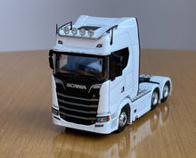Load image into Gallery viewer, Masdi 1:64 White Scania 770s Truck Tractor Sports Model Diecast Metal Car New Collection

