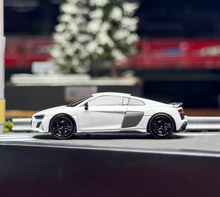 Load image into Gallery viewer, Masdi 1:64 White 2022 R8 V10 Coupe Racing Sports Model Diecast Metal Car New Collection
