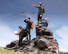 Load image into Gallery viewer, 1:64 Painted Figure Model Miniature Resin Diorama Sand Climber Set Puppet Man
