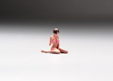 Load image into Gallery viewer, 1:64 Painted Figure Model Miniature Resin Diorama Sand Naked Kneeling Girl Lady New
