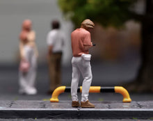 Load image into Gallery viewer, 1:64 Painted Figure Model Miniature Resin Man Walking Playing with Mobile New

