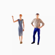 Load image into Gallery viewer, 1:64 Painted Figure Mini Model Miniature Resin Diorama Sand Couple Man Lady Toy New

