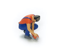 Load image into Gallery viewer, 1:64 Painted Figure Mini Model Miniature Resin Diorama Cutting Drill Repairman

