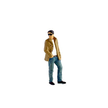 Load image into Gallery viewer, 1:64 Painted Figure Model Miniature Resin Diorama Sand Trendy Couple Lady Man New
