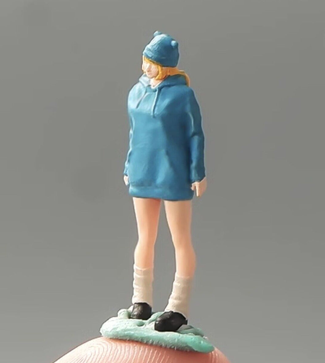 1:64 Painted Figure Mini Model Miniature Resin Diorama Sand Trendy Hoodie Girl