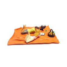 Load image into Gallery viewer, 1:64 Painted Figure Mini Model Miniature Resin Diorama Picnic Mat Camping Couple
