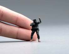 Load image into Gallery viewer, 1:64 Painted Figure Model Miniature Resin Diorama Toy Sand Commando Soldiers
