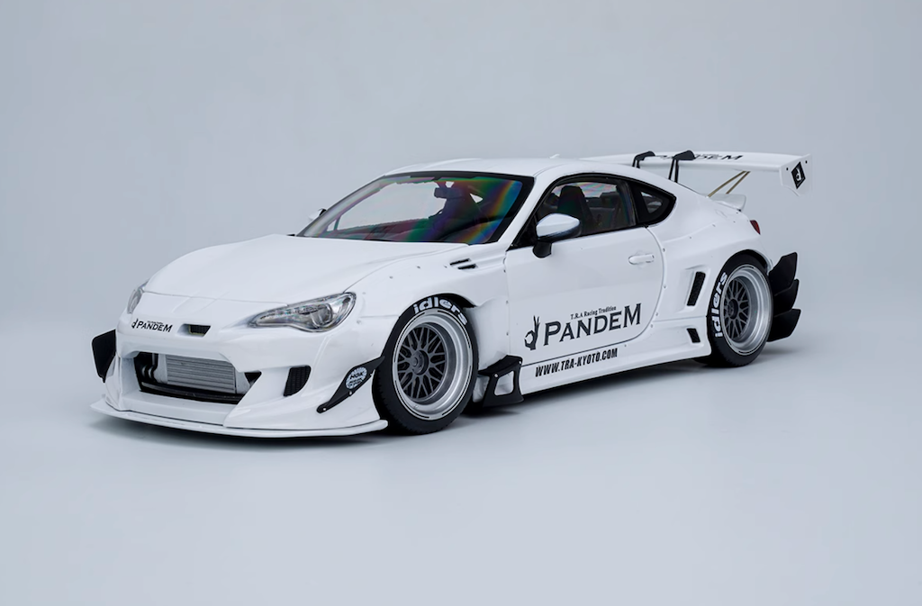 DCN 1:18 JDM White GR86 Pandem Widebody Sports Model Diecast Metal