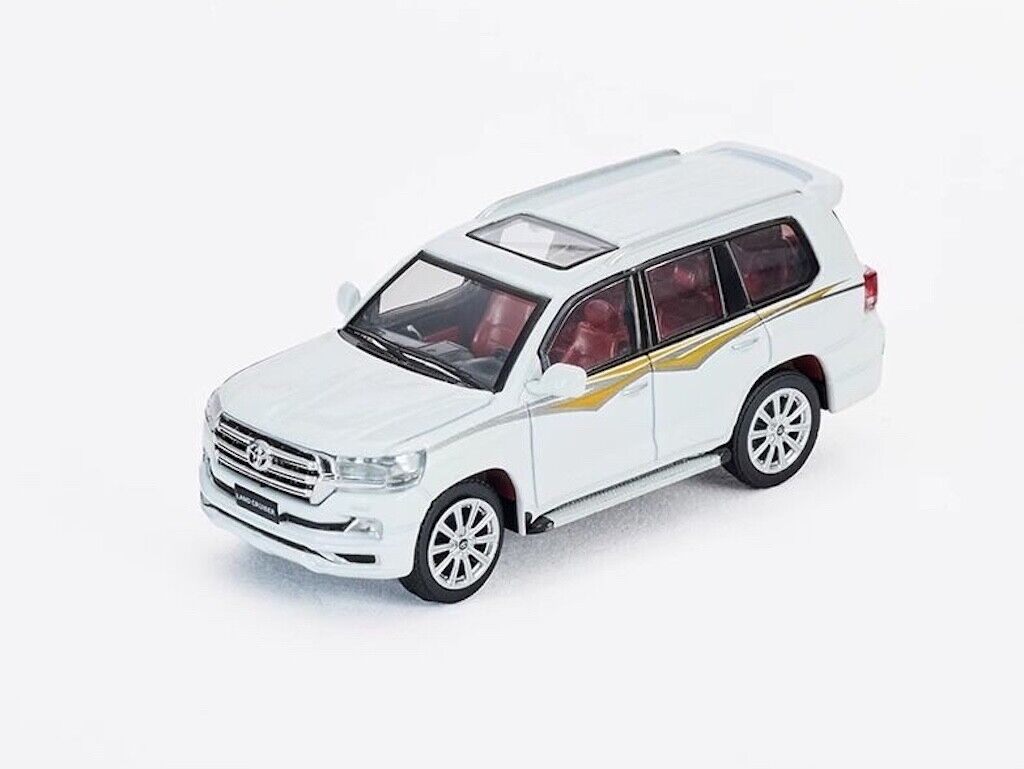 Masdi 1:64 2016 White Land Cruiser LC200 ORV GXR V6 Model Diecast Metal Car