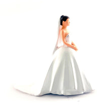 Load image into Gallery viewer, 1:64 Painted Figure Mini Model Miniature Resin Diorama Marriage Propose Couple
