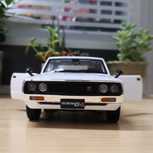 Load image into Gallery viewer, Maisto 1:24 JDM White 1973 Skyline 2000 GTR Sport Model Toy Diecast Metal Car
