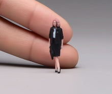 Load image into Gallery viewer, 1:64 Painted Figure Model Miniature Resin Diorama Sand Office Lady Businesswoman
