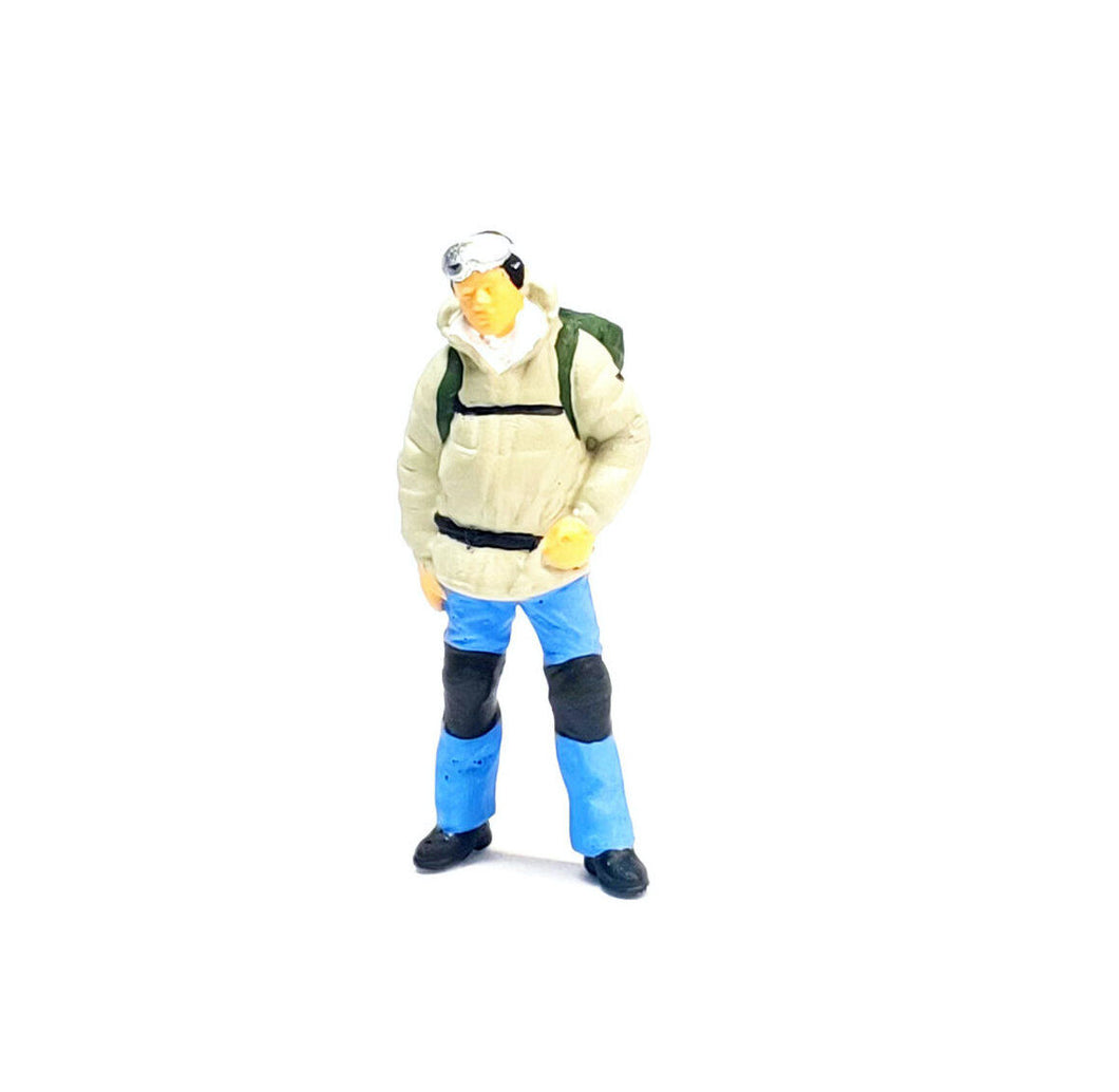 1:64 Painted Figure Mini Model Miniature Resin Diorama Hiking Climber Traveller