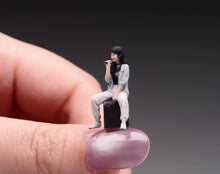 Load image into Gallery viewer, 1:64 Painted Figure Model Miniature Resin Diorama Toy Sand Street Singing Girl
