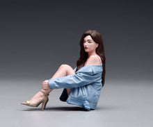 Load image into Gallery viewer, 1:24 Painted Figure Model Miniature Resin Diorama Sitting Sexy Woman Beauty Girl
