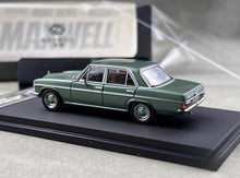 Load image into Gallery viewer, Maxwell 1:64 Green W114 200 Strich 8 Classic Sedan Model Diecast Metal Car New Collection
