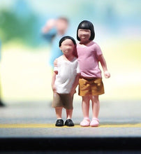 Load image into Gallery viewer, 1:64 Painted Unpainted Figure Model Miniature Resin Diorama Sand Brother Sister
