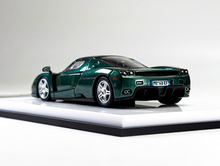 Load image into Gallery viewer, King 1:64 Green Enzo Super Racing Sports Figure Model Diecast Metal CarNew
