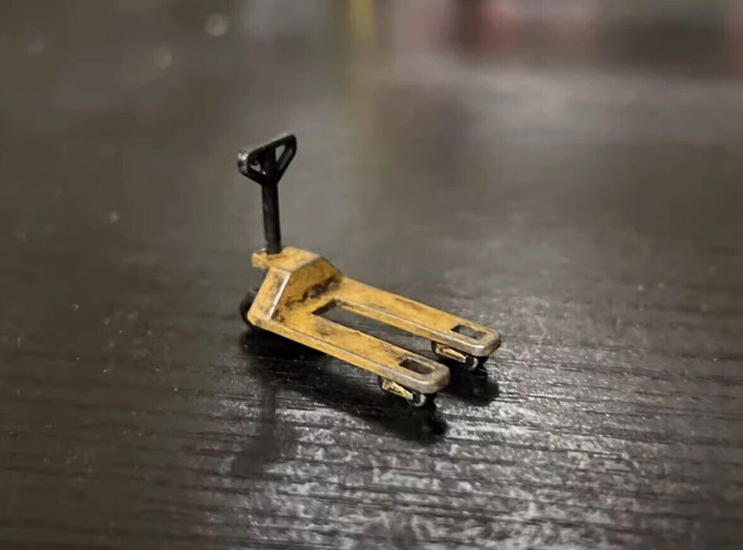 1:64 Painted Figure Model Miniature Resin Sand Hydraulic Forklift Toy Tray Collection