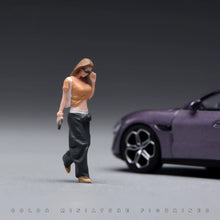 Load image into Gallery viewer, 1:24 Painted Figure Model Miniature Resin Diorama Sand Walking Sunglasses Girl
