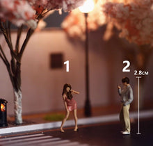 Load image into Gallery viewer, 1:64 Painted Figure Model Miniature Resin Diorama Sand Couple Photo Lovers Toy
