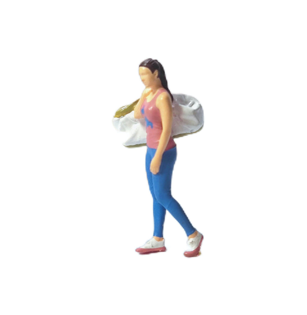 1:64 Painted Figure Mini Model Miniature Resin Diorama Sand Gym Bag Lady Sports