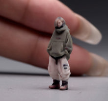 Load image into Gallery viewer, 1:64 Painted Figure Model Miniature Resin Sand Diorama Trendy Cool Style Couple
