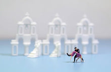 Load image into Gallery viewer, 1:64 Painted Figure Model Miniature Resin Diorama Tango Dancers Lovers Couple BN
