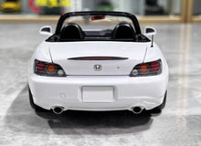 Load image into Gallery viewer, MH 1:18 White JDM S2000 AP2 Sports F22C Engine Model Diecast Metal Car New
