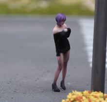 Load image into Gallery viewer, 1:64 Painted Figure Model Miniature Resin Sand Diorama Purple Hair Dress Lady
