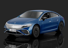 Load image into Gallery viewer, Maisto 1:27 Blue 2022 EQS EV Sedan Sports Model Toy Diecast Metal Car BN
