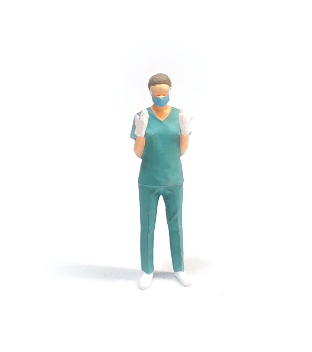1:64 Painted Figure Mini Model Miniature Resin Diorama Doctor Nurse Preparing